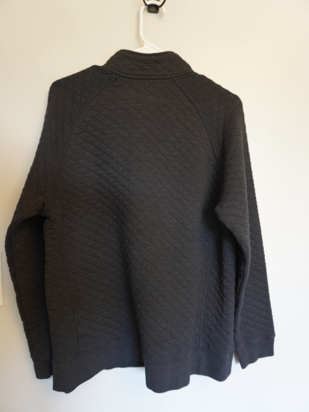 Eddie Bauer Black Quilted Zip-Neck Men's Sweater - Picture 2 of 3
